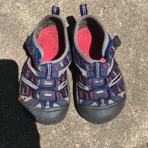 Keen toddler size 6 shoes